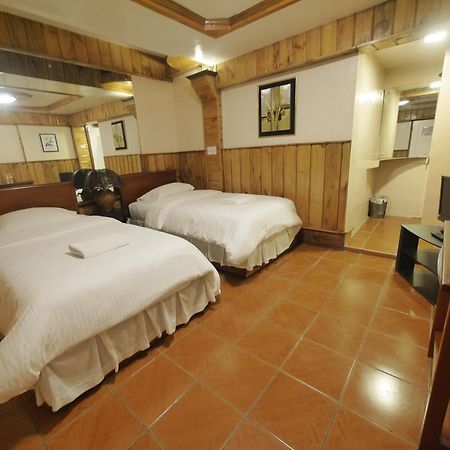 Mountain Lodge And Restaurant Baguio City Bagian luar foto