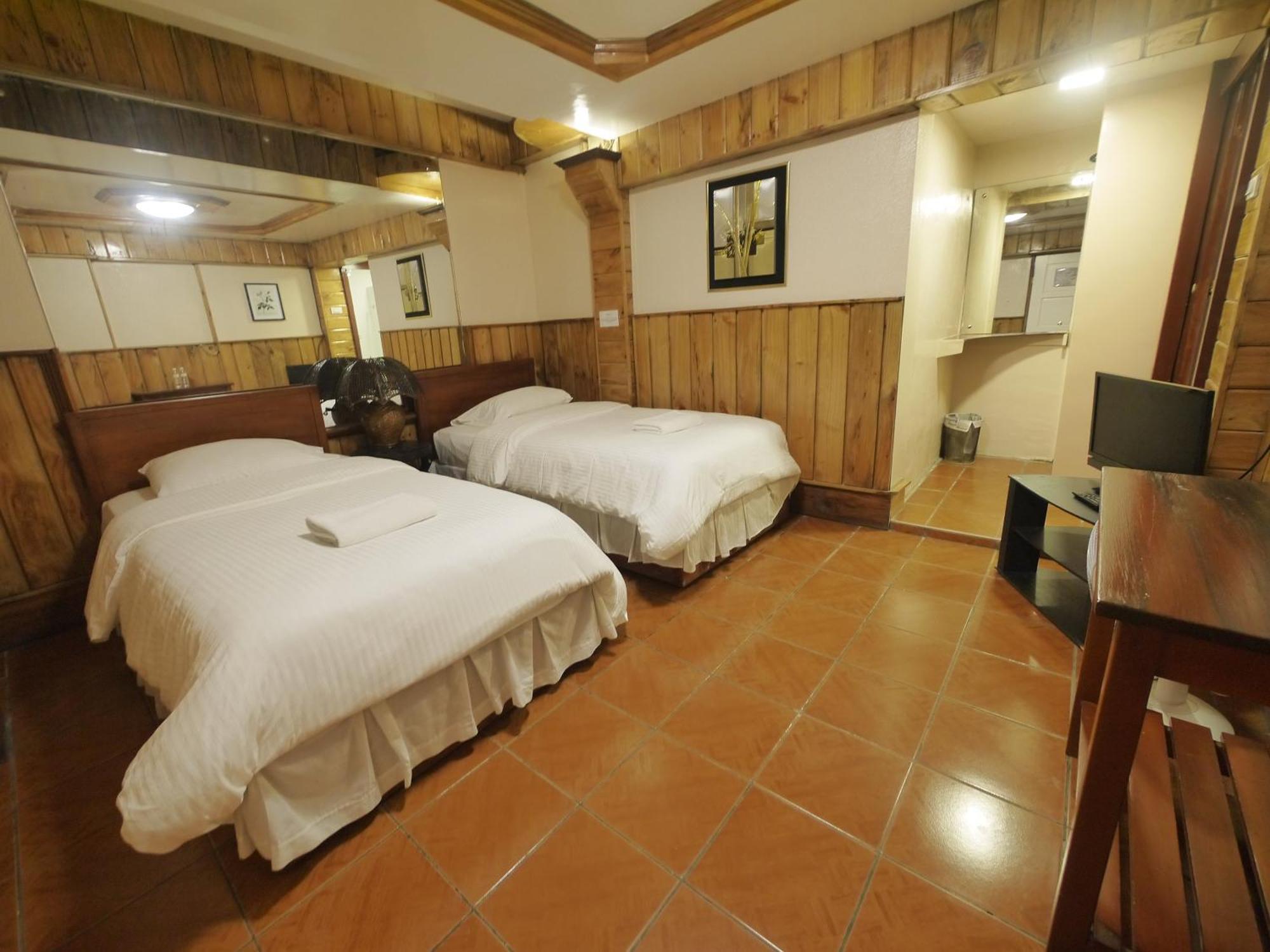 Mountain Lodge And Restaurant Baguio City Bagian luar foto