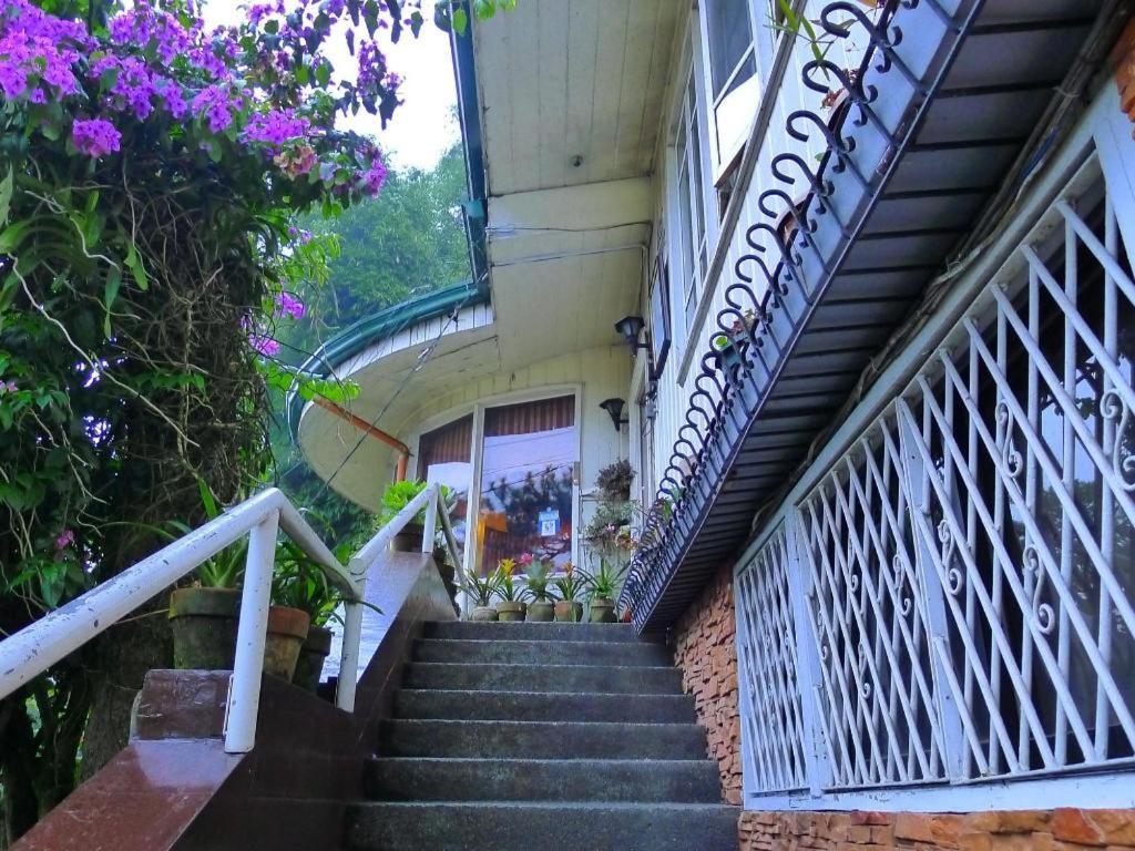Mountain Lodge And Restaurant Baguio City Bagian luar foto