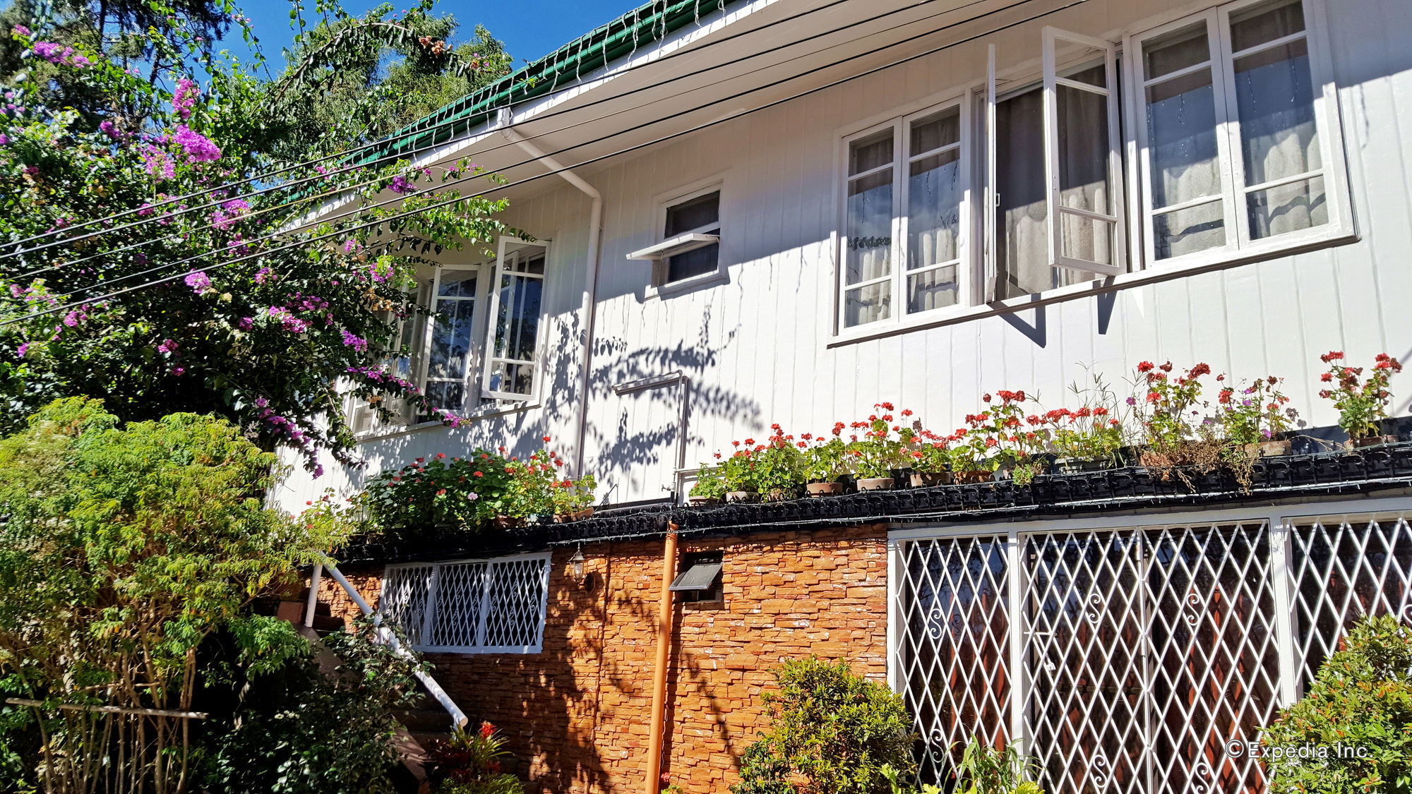 Mountain Lodge And Restaurant Baguio City Bagian luar foto